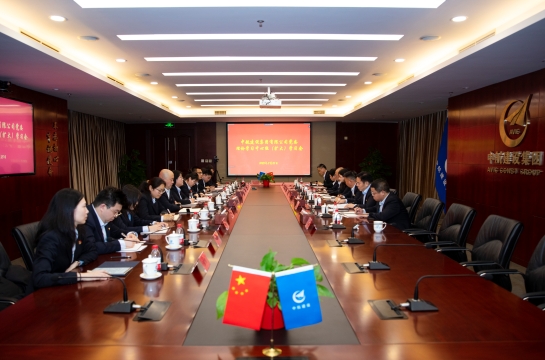 华体会(中国)党委召开理论学习中心组（扩大）学习会议